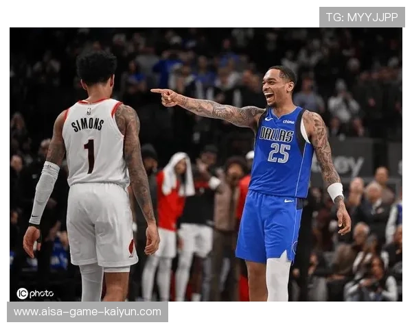 独行侠PJ华盛顿强突禁区打板得手 独行侠PJ华盛顿强突禁区打板得手